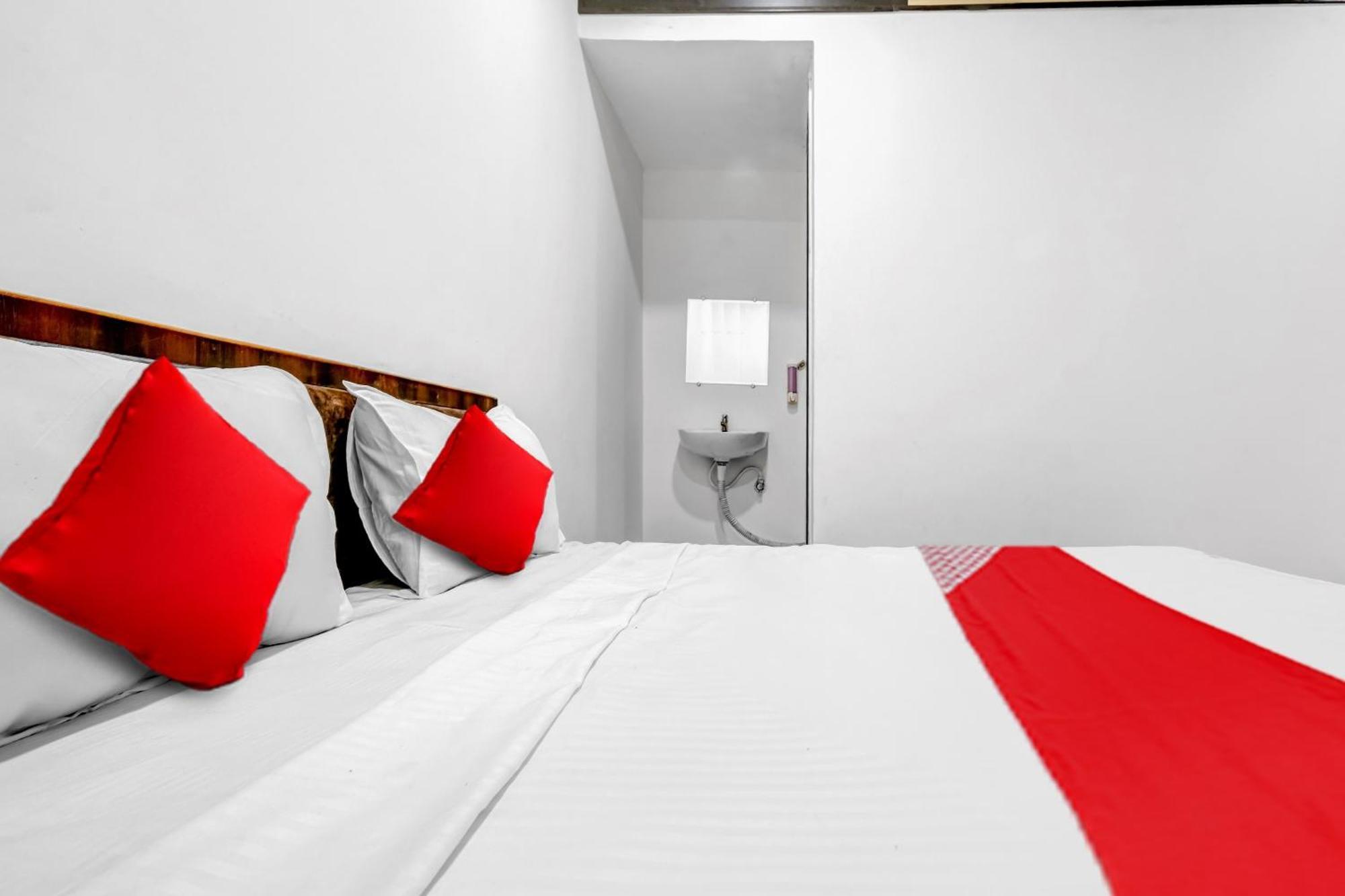 Oyo Flagship Bliss Hotel 3*